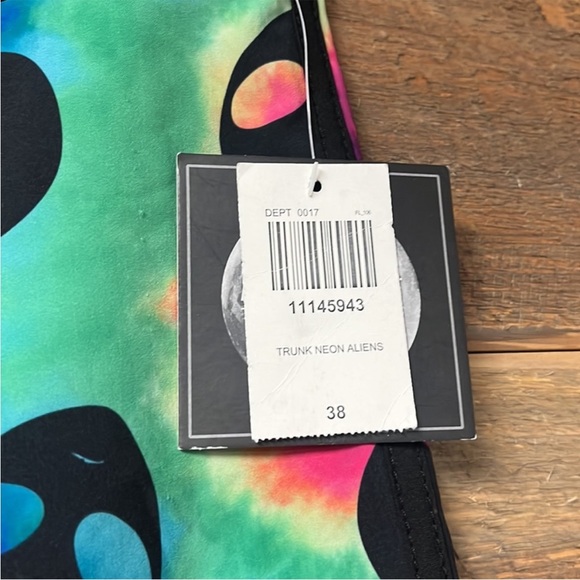 Hot Topic Midnight Hour NWT neon alien Swim trunks Size 38 - Picture 3 of 5